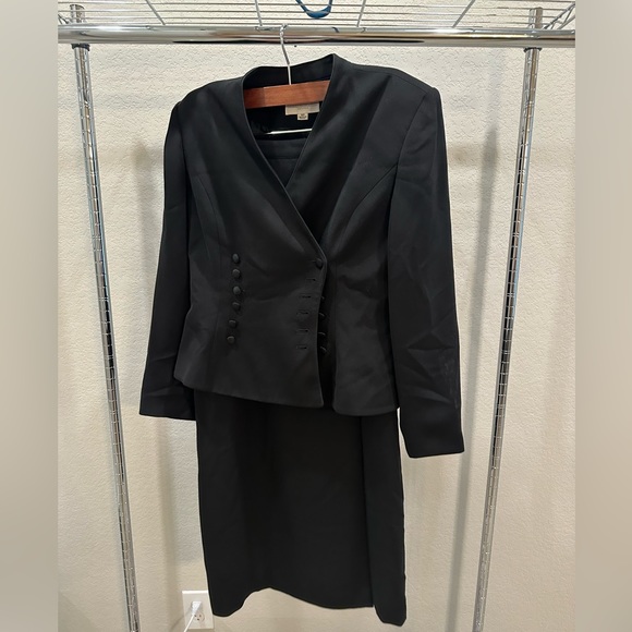 Preston & York suit- skirt and jacket - Picture 1 of 4